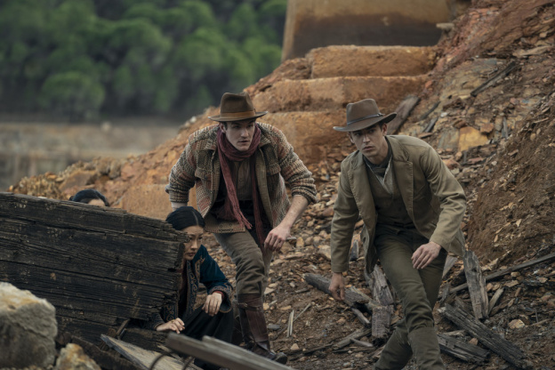 Young Sherlock - Hero Fiennes Tiffin Dónal Finn