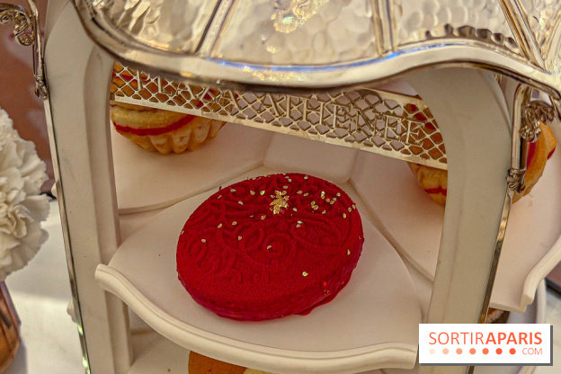 Noël 2025 au Plaza Athénée : tea time festif en famille, patinoire enchantée et chalet-raclette - IMG 4300