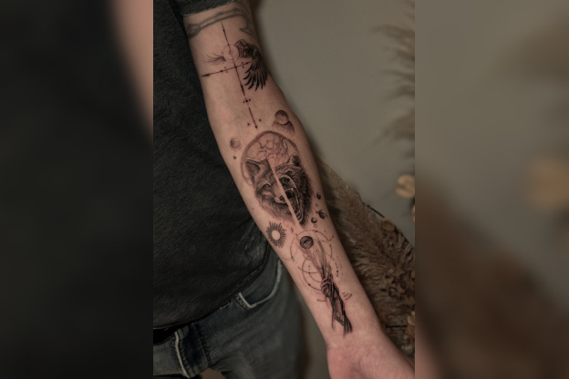 Leandro Muniz: projets de tatouage sur-mesure en micro-réalisme et blackwork à Paris