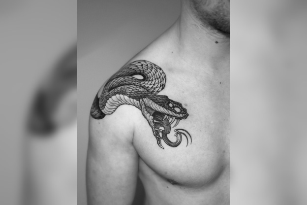 Leandro Muniz: projets de tatouage sur-mesure en micro-réalisme et blackwork à Paris