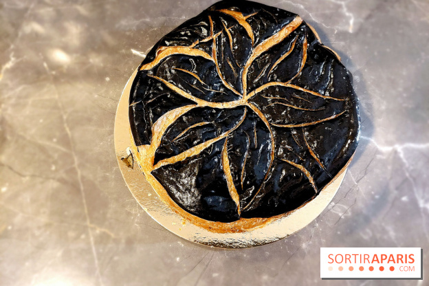 Aki Boulangerie : nos photos de sa galette des rois au sésame noir - Galette Aki Boulangerie 2