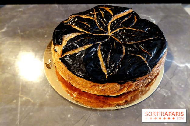 Aki Boulangerie : nos photos de sa galette des rois au sésame noir - Galette Aki Boulangerie 3