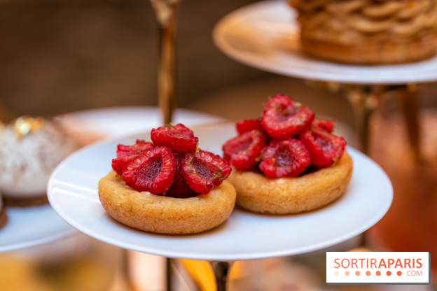 Le tea time Emily in Paris de l'Hôtel du Louvre - A7C04055