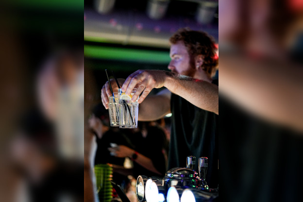 À Paris, Annette K. fait entrer le soleil et chasse la déprime hivernale