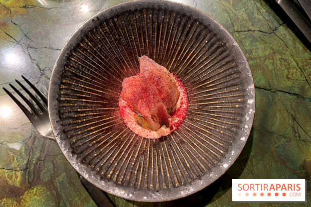 Mantra - Beignet de datte, crème d'oignons, guanciale