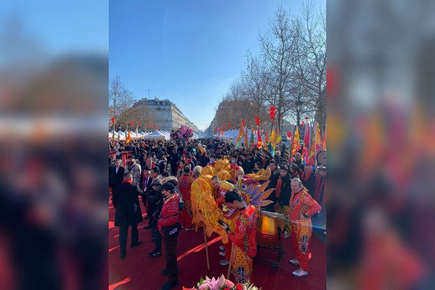 Défilés, dragons et saveurs asiatiques : la place de la République célèbre l’Année du Cheval - 5 2