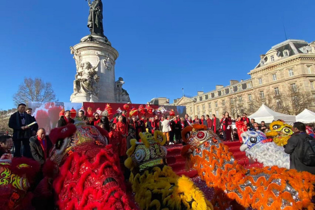 Défilés, dragons et saveurs asiatiques : la place de la République célèbre l’Année du Cheval - 7 2