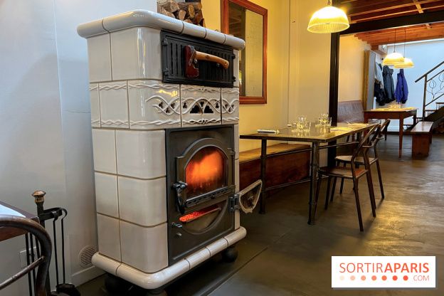 Café de l'Usine - Décoration poele cheminée