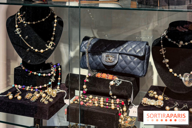 Une exposition mode gratuite de centaines de pièces Chanel dans une sublime maison de ventes à Paris