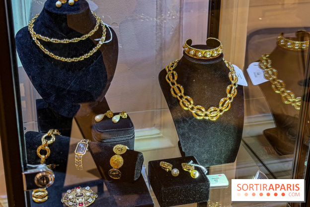 Une exposition mode gratuite de centaines de pièces Chanel dans une sublime maison de ventes à Paris
