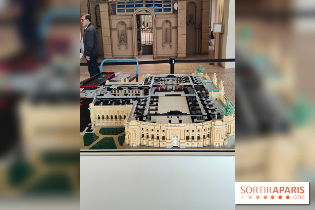 Insolite : assistez au montage en live d'une maquette LEGO du Grand Palais