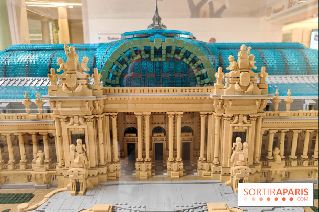 Insolite : assistez au montage en live d'une maquette LEGO du Grand Palais