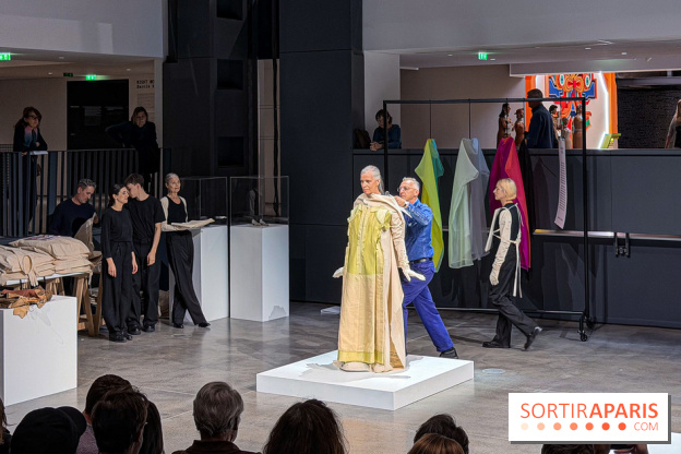 Le Musée Vivant de la Mode d'Olivier Saillard : exposition-performance à la Fondation Cartier
