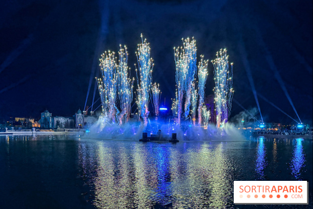 Disneyland Paris : Disney Cascade of Lights, le spectacle nocturne sur Adventure Bay