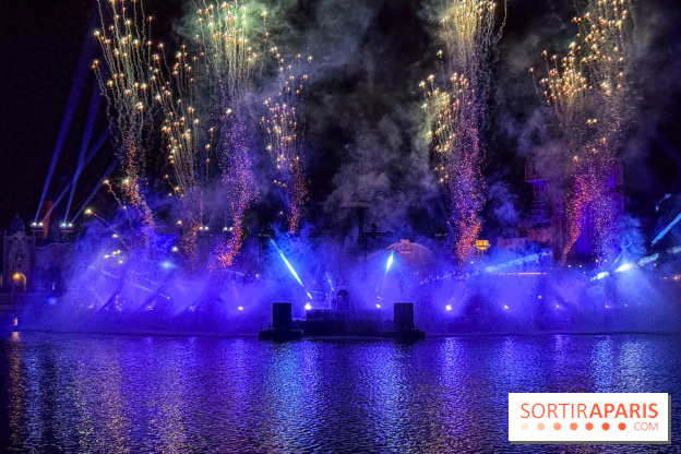 Disneyland Paris : Disney Cascade of Lights, le spectacle nocturne sur Adventure Bay - IMG 4896