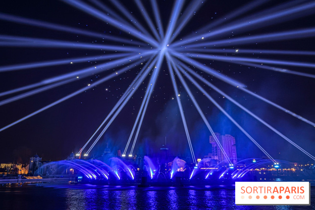 Disneyland Paris : Disney Cascade of Lights, le spectacle nocturne sur Adventure Bay
