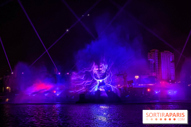 Disneyland Paris : Disney Cascade of Lights, le spectacle nocturne sur Adventure Bay