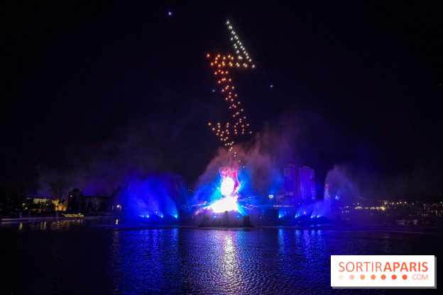Disneyland Paris : Disney Cascade of Lights, le spectacle nocturne sur Adventure Bay