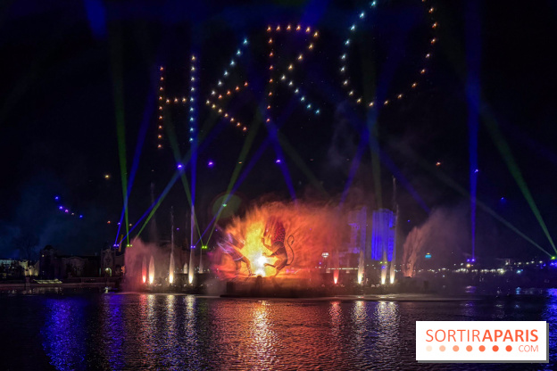 Disneyland Paris : Disney Cascade of Lights, le spectacle nocturne sur Adventure Bay