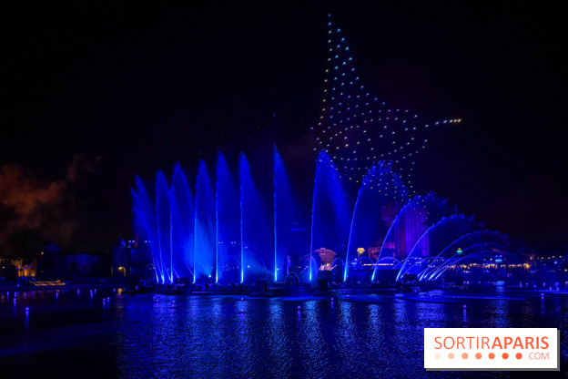 Disneyland Paris : Disney Cascade of Lights, le spectacle nocturne sur Adventure Bay