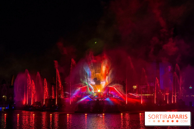 Disneyland Paris : Disney Cascade of Lights, le spectacle nocturne sur Adventure Bay