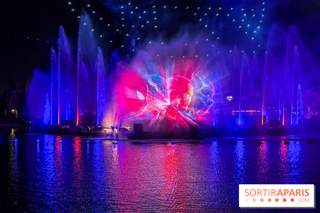 Disneyland Paris : Disney Cascade of Lights, le spectacle nocturne sur Adventure Bay