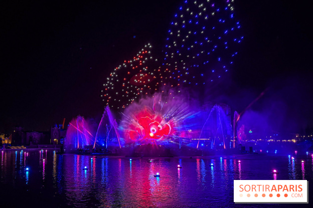 Disneyland Paris : Disney Cascade of Lights, le spectacle nocturne sur Adventure Bay