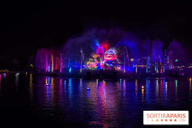 Disneyland Paris : Disney Cascade of Lights, le spectacle nocturne sur Adventure Bay