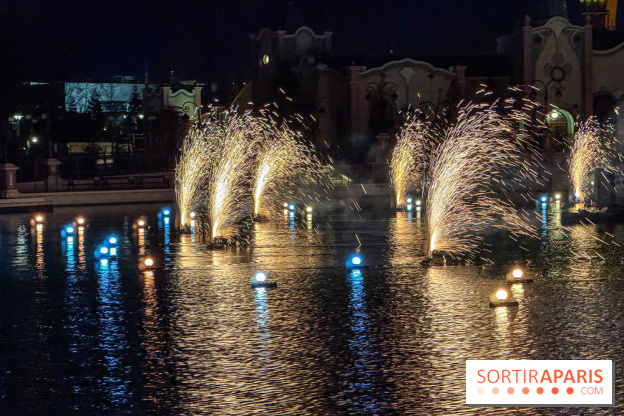 Disneyland Paris : Disney Cascade of Lights, le spectacle nocturne sur Adventure Bay