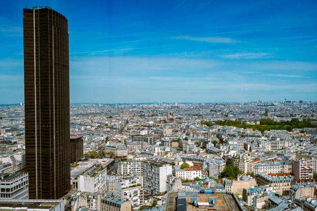 Skybar Paris : le rooftop le plus haut de la capitale lance la saison des terrasses… à 115m d’altitude !