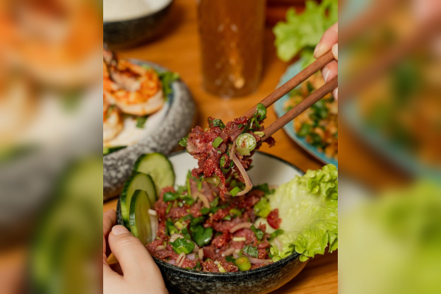 SEP LAÏ à Paris : aperçu des spécialités laotiennes proposées à la carte - Plaisir ultime à chaque bouchée. Vous ne pourrez plus vous en passer ! ✨😋..📍11 rue Buffault, P