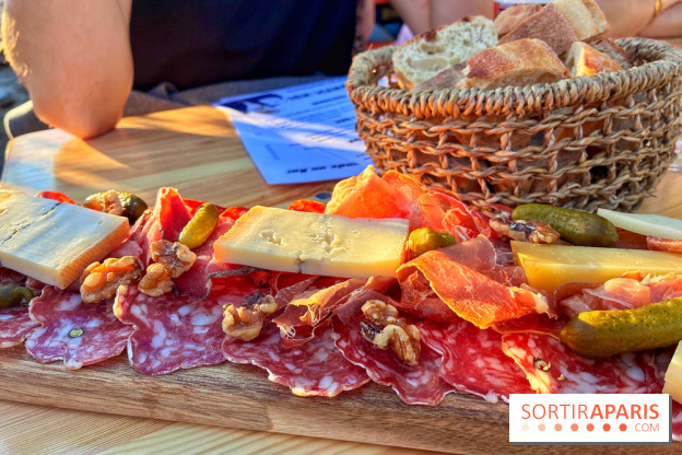 Une péniche-guinguette dédiée à l'apéro sur les quais de Seine  - IMG 4876
