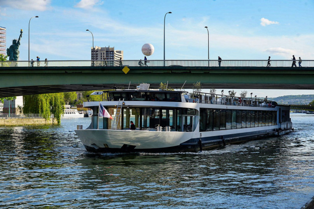 Une croisière gourmande et romantique sur la Seine à bord du Diamant Bleu
