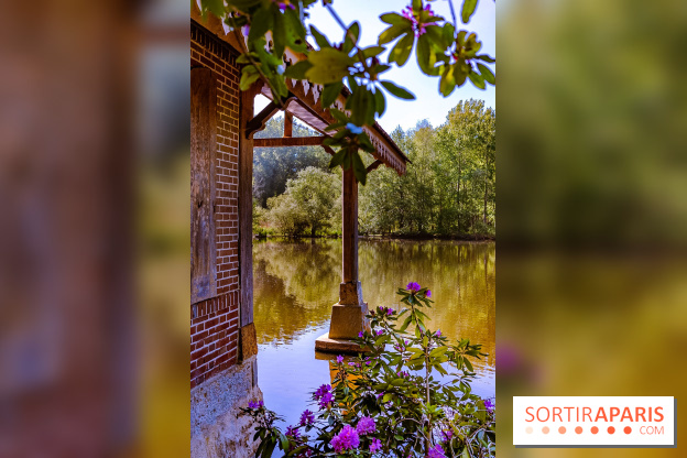 La réserve Naturelle des Etangs de Bonnelles, son pont kiosque, temple de l'amour et ses trésors