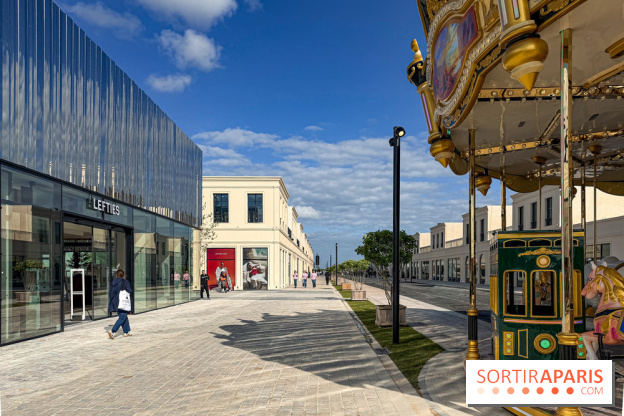 Valvert Croix Blanche : le complexe shopping-loisirs XXL en Essonne avec fontaine et parc à dinosaures