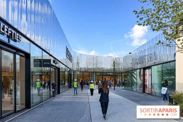 Valvert Croix Blanche : le complexe shopping-loisirs XXL en Essonne avec fontaine et parc à dinosaures