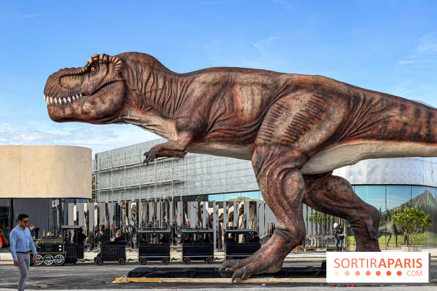 Valvert Croix Blanche : le complexe shopping-loisirs XXL en Essonne avec fontaine et parc à dinosaures