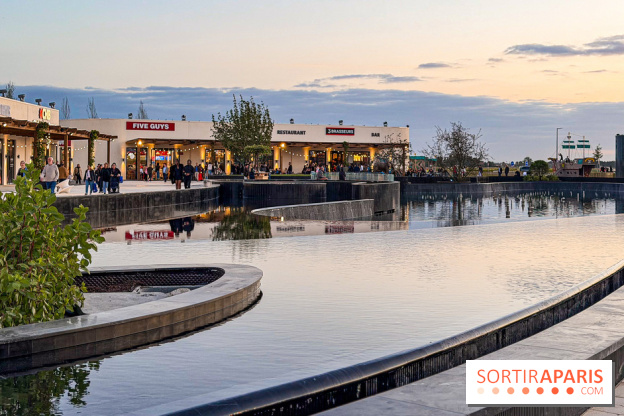 Valvert Croix Blanche : le complexe shopping-loisirs XXL en Essonne avec fontaine et parc à dinosaures