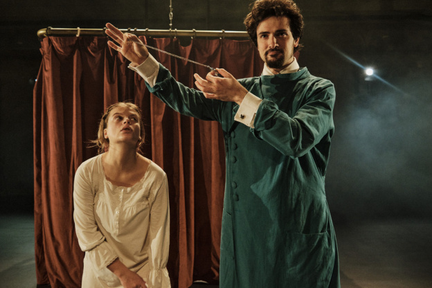 L’indiscipline au Studio Hebertot — Premiere Parisienne d'une tragicomedie singuliere.