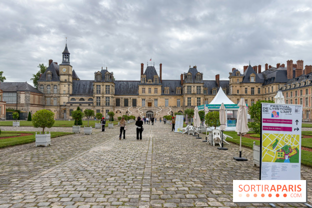 Une exposition de costumes conçus par Christian Lacroix au château de Fontainebleau