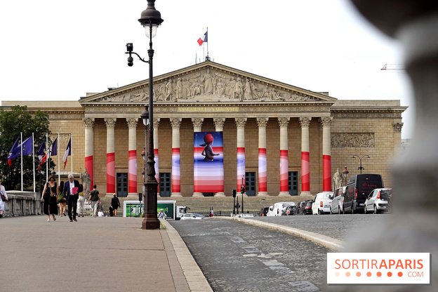 Seth habille la colonnade de l’Assemblée nationale - nos photos
