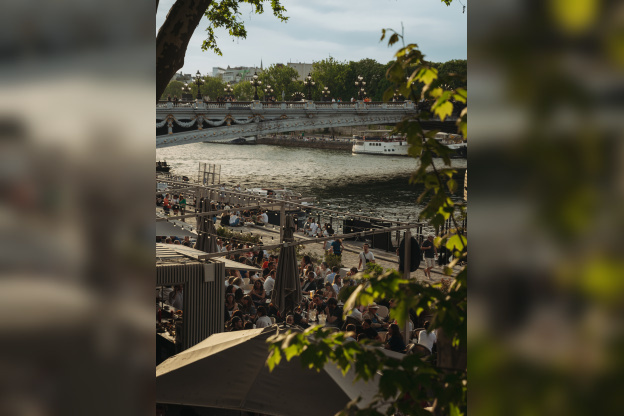 Le Flow au Pont Alexandre III : rooftop, street food et club sur la Seine - FLOW 01 05 25 @alex crk 48 (1)