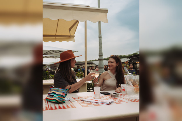 Chez Alex : terrasse d’apéro au bord de Seine face à la Tour Eiffel