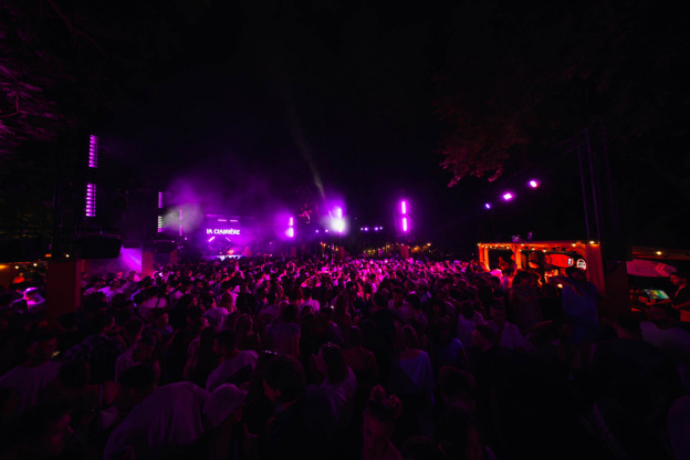 La Clairière : le club open-air de Paris pour l’été 2026 - @SEBASTIENK ARTS CLAIRIERE 07345