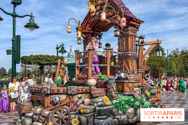 Disneyland Paris : la Cavalcade des Princesses Disney à Disney Adventure World