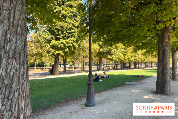 La promenade du Cours de la Reine, une ancienne promenade royale le long des quais de Seine