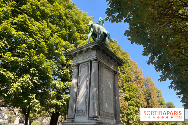 La promenade du Cours de la Reine, une ancienne promenade royale le long des quais de Seine