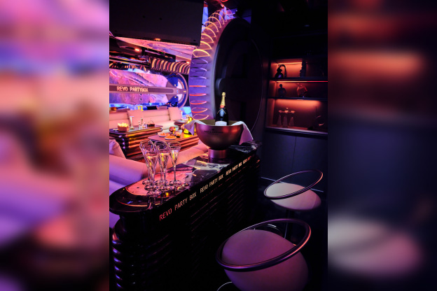 REVO PartyBox à Bastille : karaoké immersif et salons privatifs à Paris - f5fd9dbcfb74a75526b5dc6ec357cce3