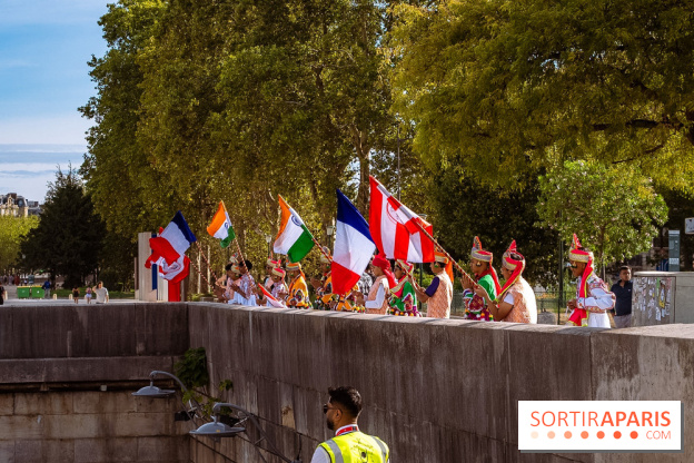 Défilé flottant sur la Seine : le Jal Yatra à Paris, les photos