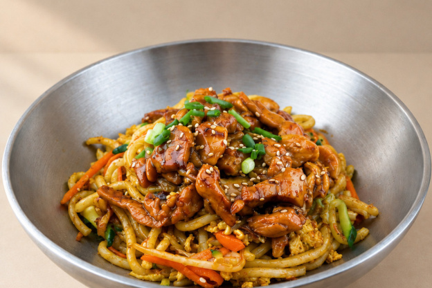 Udon sautée aux poulet moxi